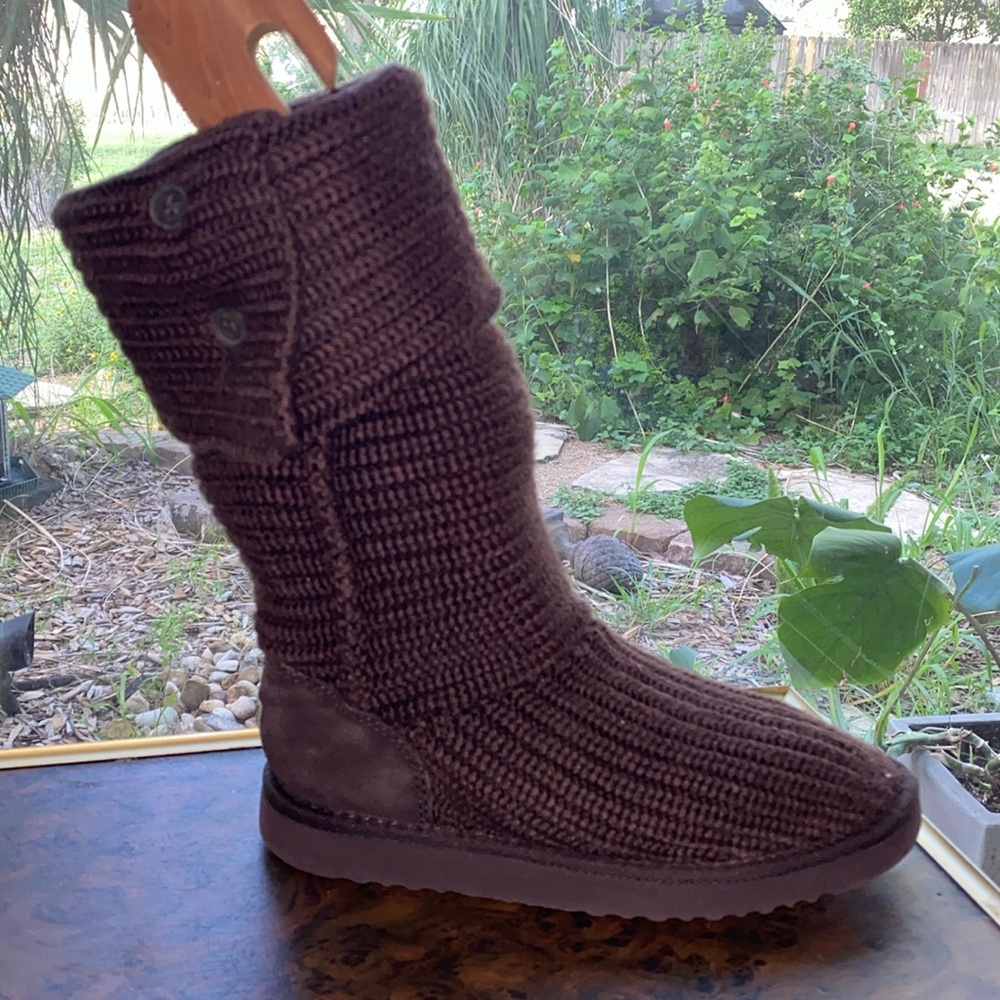 UGG Classic Cardy brown Button-Up Boots #5819 size 7